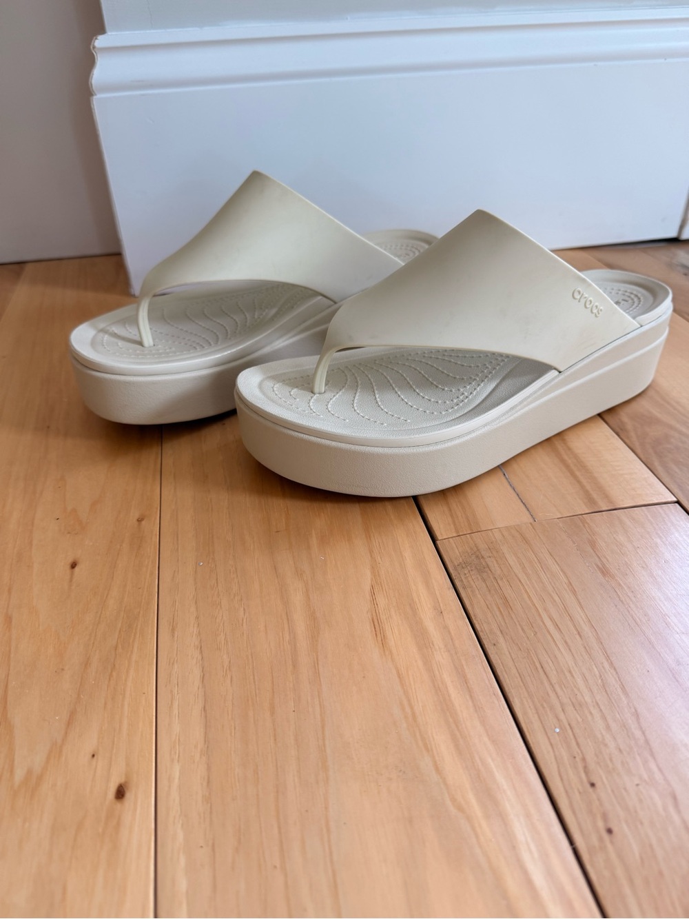 Crocs Women’s Classic Platform Sandal - Cream